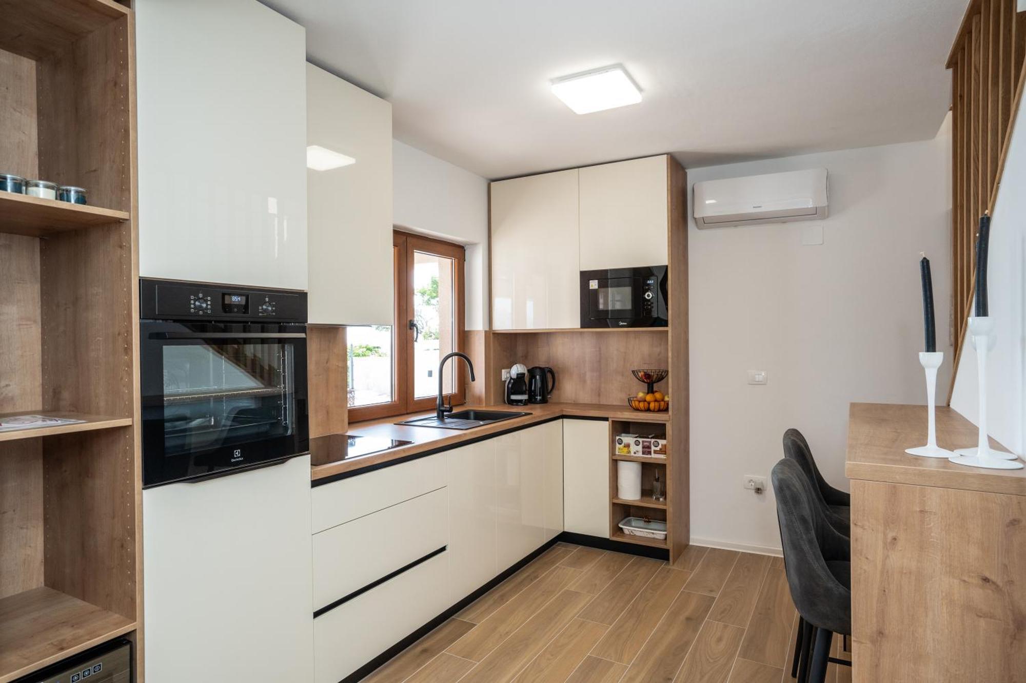 Villa Kamia With Private Heated Pool And Electric Vehicle Adapter Зубовичи Экстерьер фото
